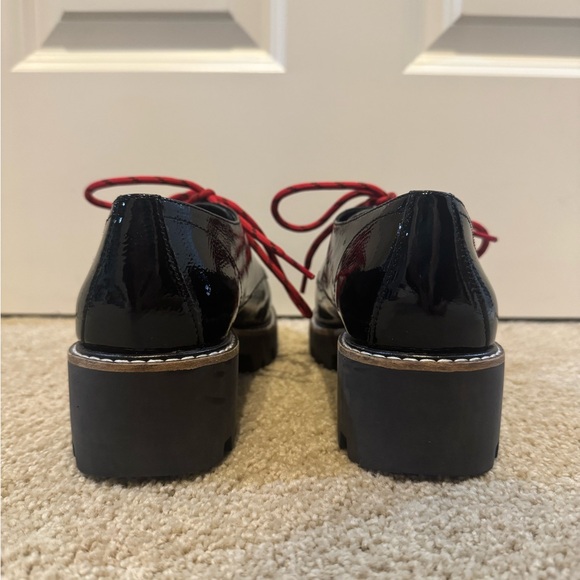 Donald Pliner Women's Lace Up Lug Oxford Flats - Picture 3 of 9